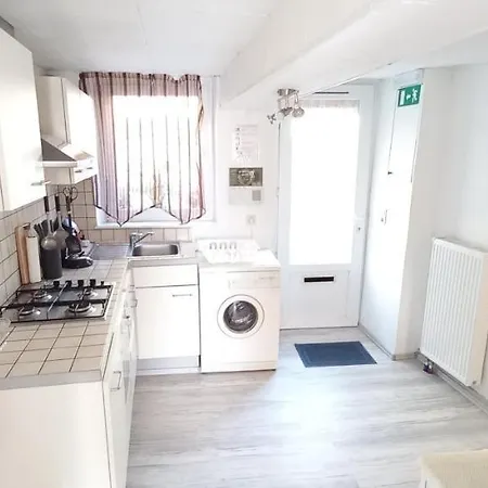 Belle Petite Maison * ايوبن